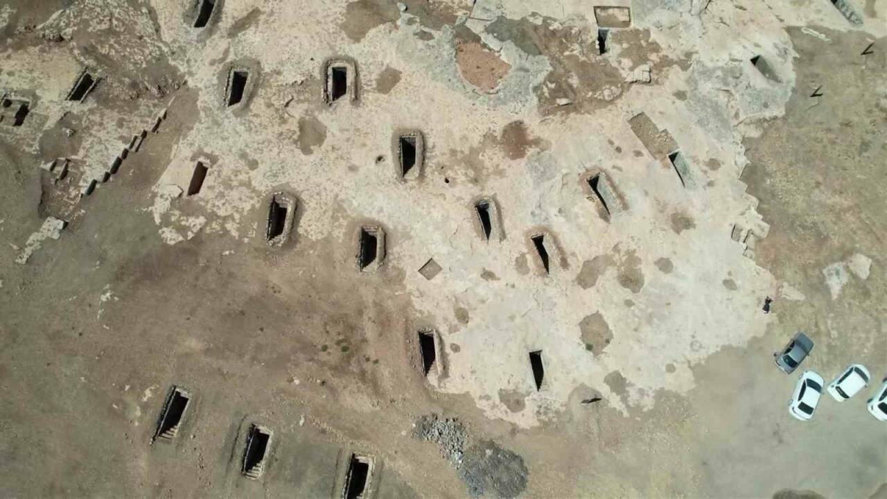 Adıyaman'daki Turuş Kaya Mezarları 1800 yıllık tarihe sahip ve Roma