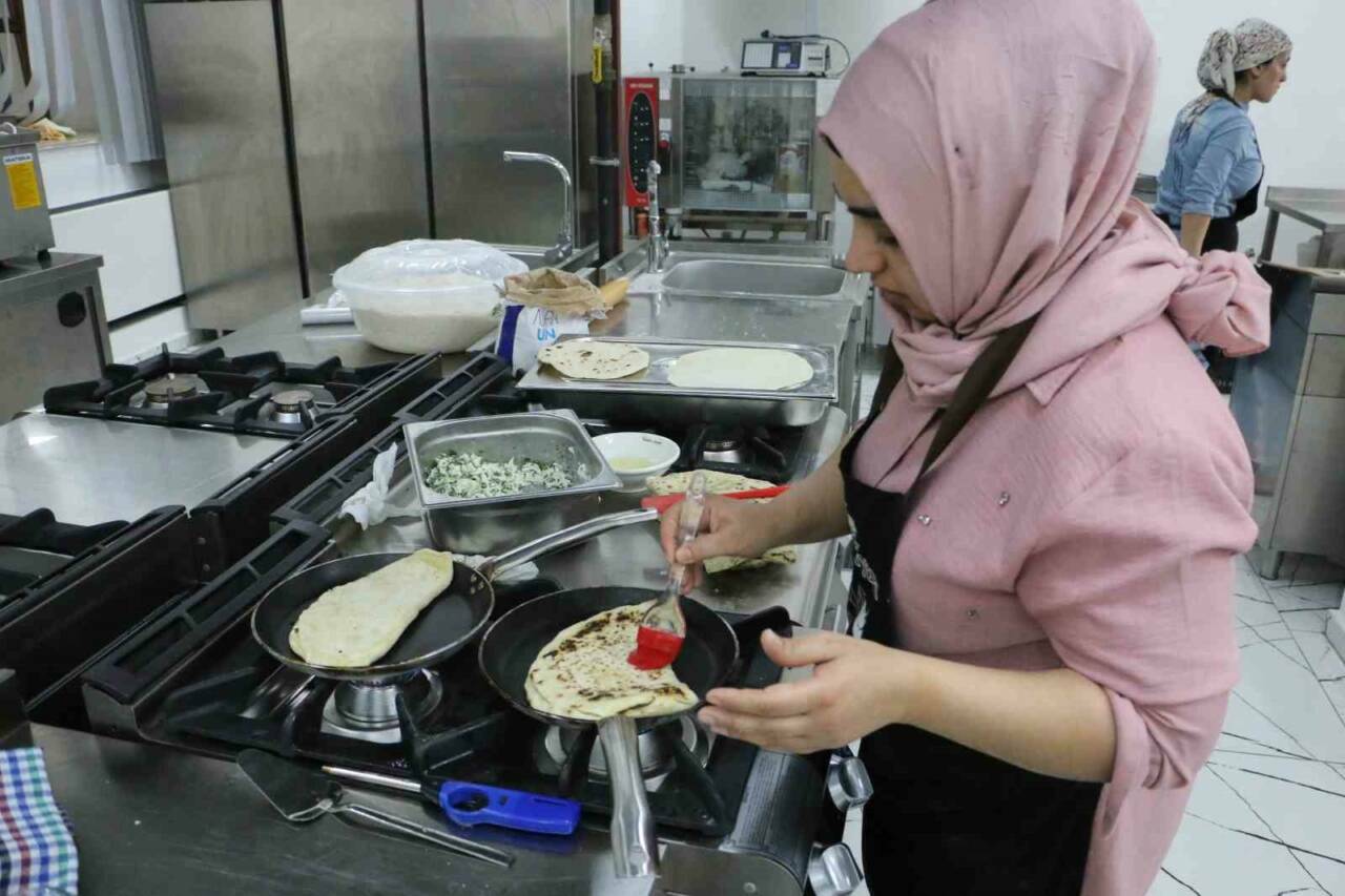 Diyarbakır Ticaret ve Sanayi Odası'na bağlı KEY-MA Kadın Kooperatifi, yöresel