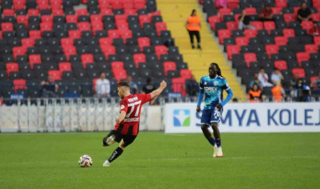 Gaziantep Futbol Kulübü ile Samsunspor arasındaki Trendyol Süper Lig karşılaşmasında,