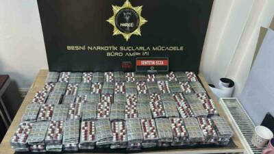 Besni ilçesinde gerçekleşen uyuşturucu operasyonunda binlerce sentetik ecza hapı ele