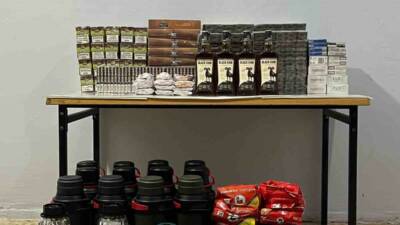 Viranşehir ilçesinde jandarma ekipleri tarafından gerçekleştirilen operasyonda kaçak sigara, alkol,