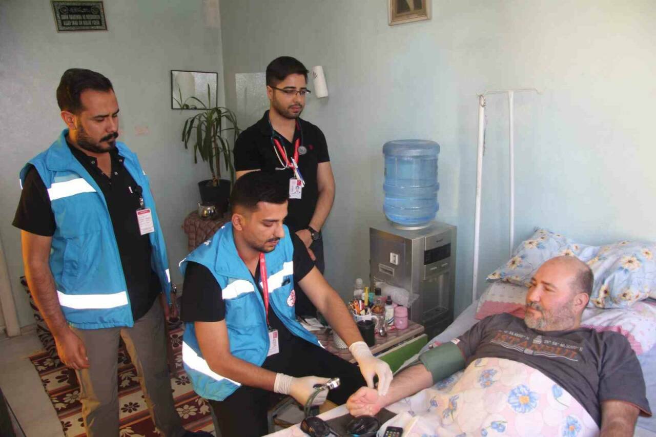 Gaziantep’te yatağa bağımlı kalan ve sağlık sorunları nedeniyle hareket kabiliyetleri