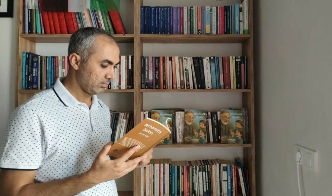 Yazdığı kitabın tüm geliri Gazze’ye gönderilecek Kahta ilçesinde rehber öğretmenliği yapan Emrah Kar, "Merhametli Dedem" adlı