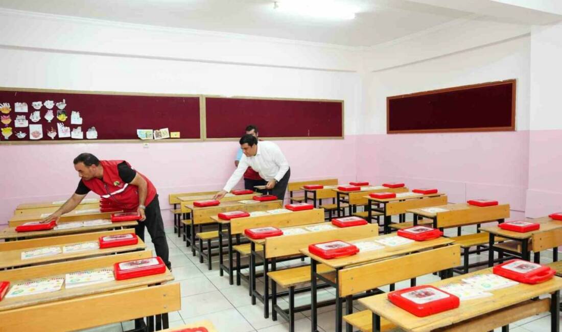 Şehitkamil Belediye Başkanı Umut Yılmaz, 100 bin öğrenciye çantalı boyama