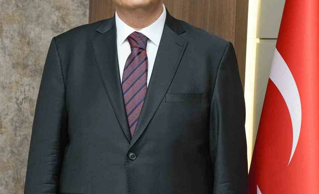 Şehitkamil Belediye Başkanı Umut Yılmaz, üniversiteye yeni kayıt yaptıran hazırlık