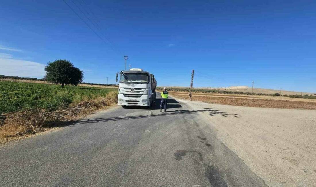 Kilis'te trafik güvenliğinin sağlanması amacıyla Trafik Jandarması Timleri yük taşıyan