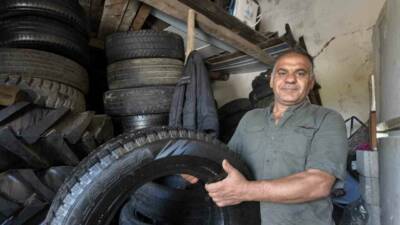 Siirt'te 50 yaşındaki İbrahim Öztaş, 35 yıldır oto lastik tamiri