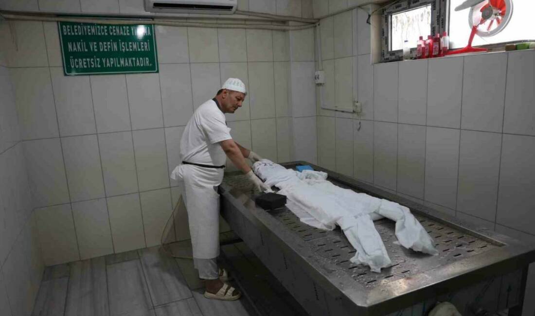 Diyarbakır'da 19 yıldır gassal olarak çalışan Abdülkadir Yüksel, farklı cenaze
