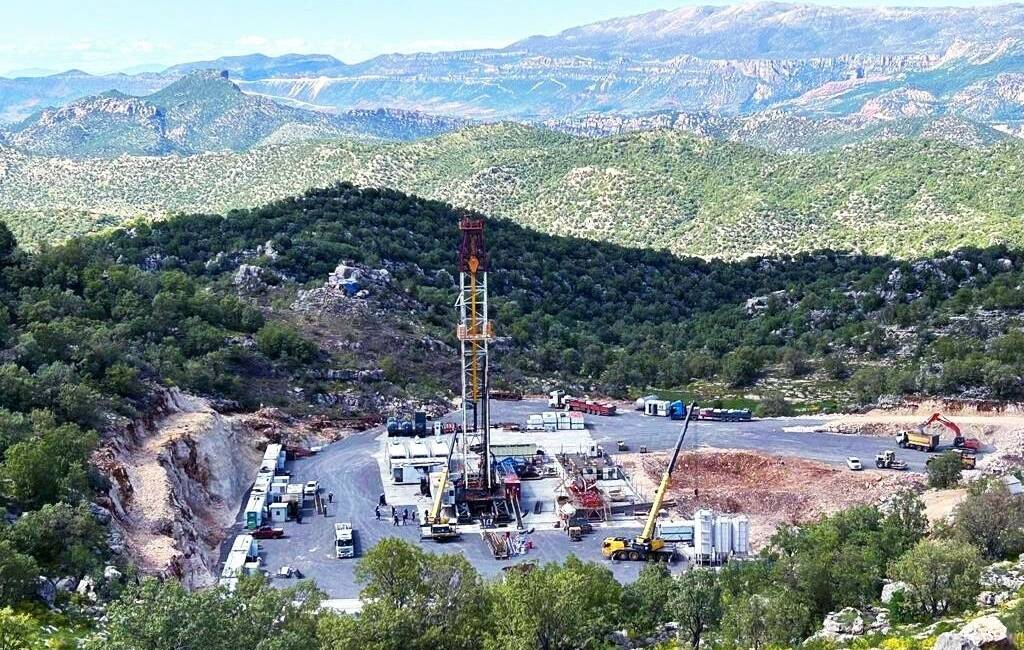2025 yılında en çok petrol üretimi Şırnak’ta gerçekleştirildi: Gabar’da günlük üretim 80 bin varile ulaştı Enerji ve Tabii Kaynaklar Bakanı Alparslan Bayraktar, milletvekillerinin Türkiye Büyük