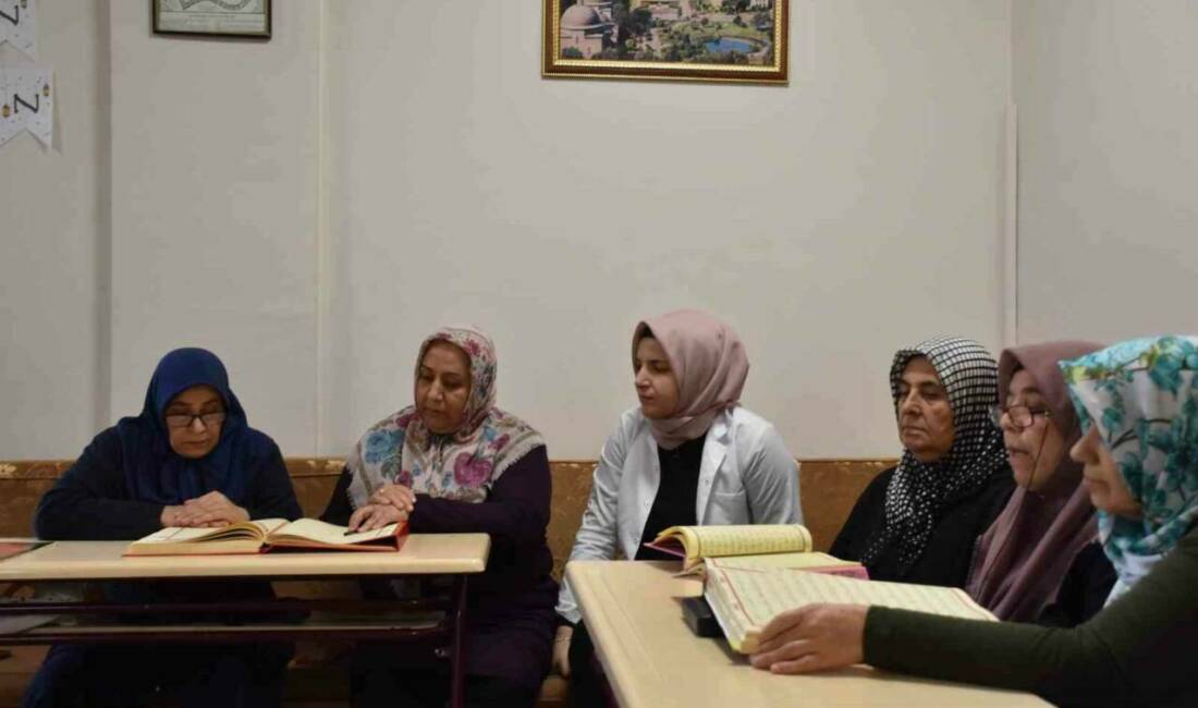 Gaziantep'te farklı yaş gruplarından kadınlar, Kur'an-ı Kerim'i öğrenmek ve dini