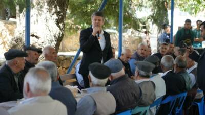 Adıyaman Belediyesi’nin altyapı ve asfalt çalışmalarıyla yenilenen Örenli Mahallesi’nde, Muhtar