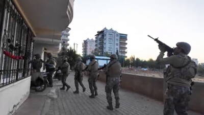 Adıyaman İl Emniyet Müdürlüğü’nce özel harekat destekli elektronik eşya kaçakçılığı