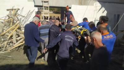 Adıyaman'ın Hasankendi köyünde yapımı devam eden cami inşaatında kubbenin çökmesi