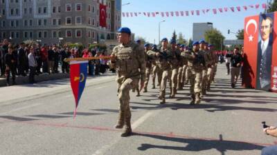 Adıyaman’da, Türkiye Cumhuriyeti’nin kuruluşunun 102. yıl dönümü çeşitli etkinlikler kutlandı.