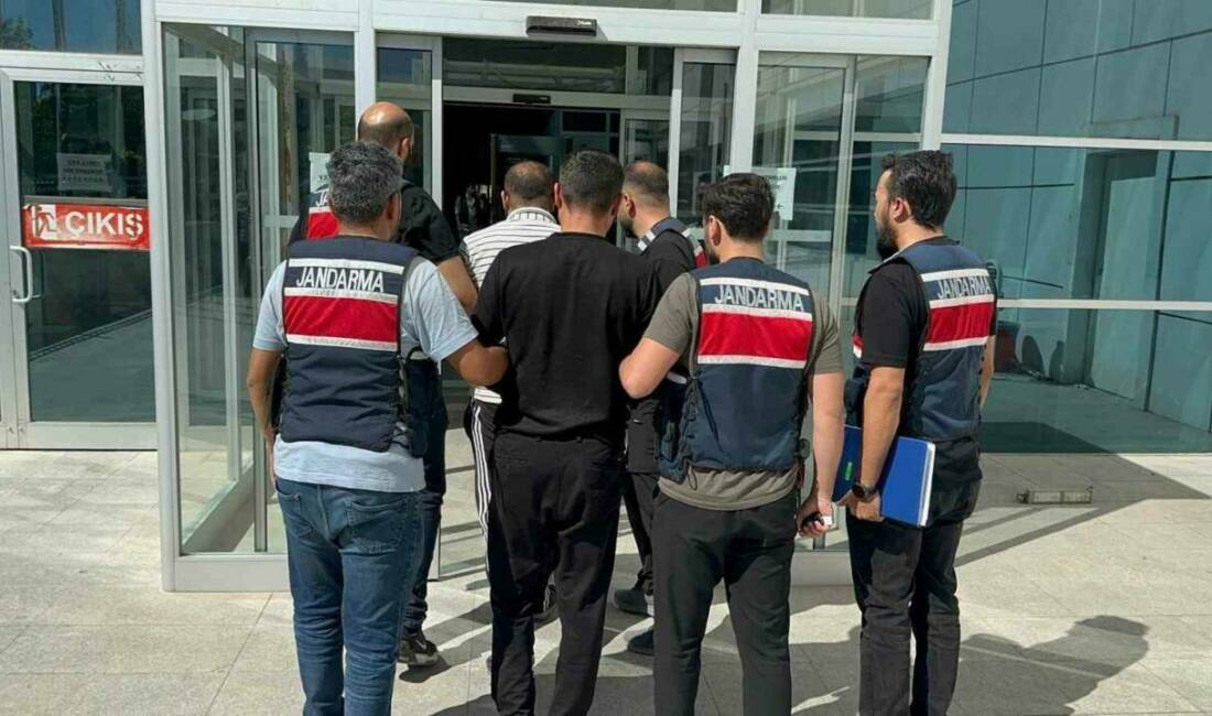 Adıyaman'da DAEŞ terör örgütüne karşı yapılan operasyonda 2 şüpheli jandarma