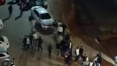 Adıyaman'da 2 grup arasında çıkan sopa, yumruk ve tekmelerin havada