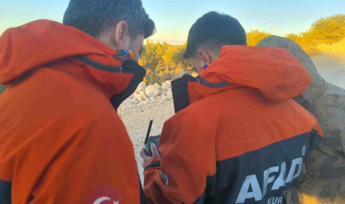 AFAD Gabar Dağında termal Dron ile kayıp şahsı canlı buldu Şırnak'ın Gabar Dağı'nda gece saatlerinde kaybolan bir vatandaş, AFAD'ın termal