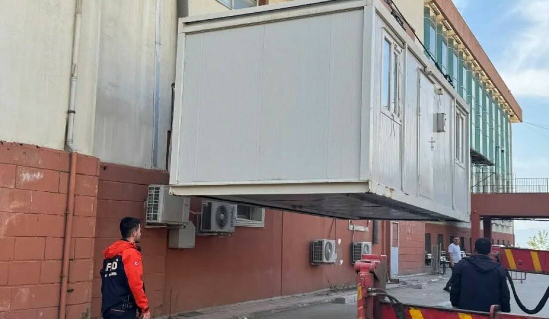 AFAD, Şırnak Devlet Hastanesine 10 yaşam konteyneri desteğinde bulundu Afet ve Acil Durum Yönetimi Başkanlığı (AFAD), Şırnak Devlet Hastanesine