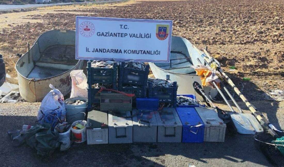 Ağ ile avlanma yasağına uymayan 2 şahıs suçüstü yakalandı Gaziantep'te, yasak olmasına rağmen ağ atarak balık avlayan 2 kişi,