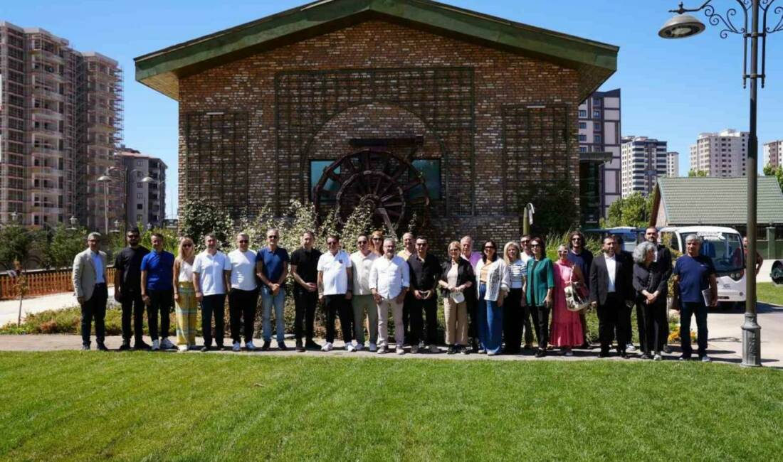 Agro Park binlerce ziyaretçiyi ağırladı Şehitkamil Belediyesi'nin hayata geçirdiği AGRO Park, modern ve geleneksel tarım