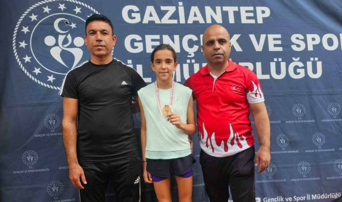 Arabanlı sporcu, atletizmde il birincisi oldu Gaziantep'te düzenlenen 1500 metre atletizm il yarışmasında Arabanlı sporcu Sabiha