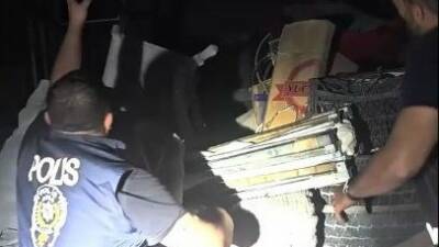 Diyarbakır'da gerçekleştirilen operasyonda kamyonetin fan ve klima düzeneklerinin içinde gizlenmiş