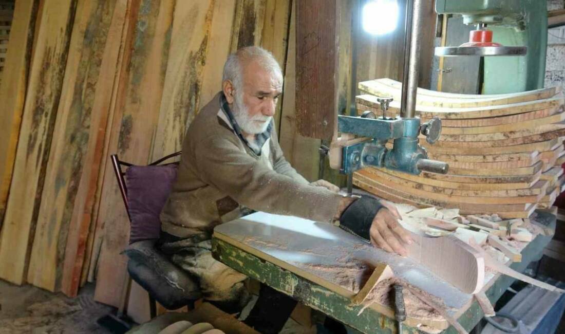Baba mesleğini 62 yıldır sürdürüyor Gaziantep'te 68 yaşındaki İmam Karakuş, 62 yıldır babasından öğrendiği ahşap