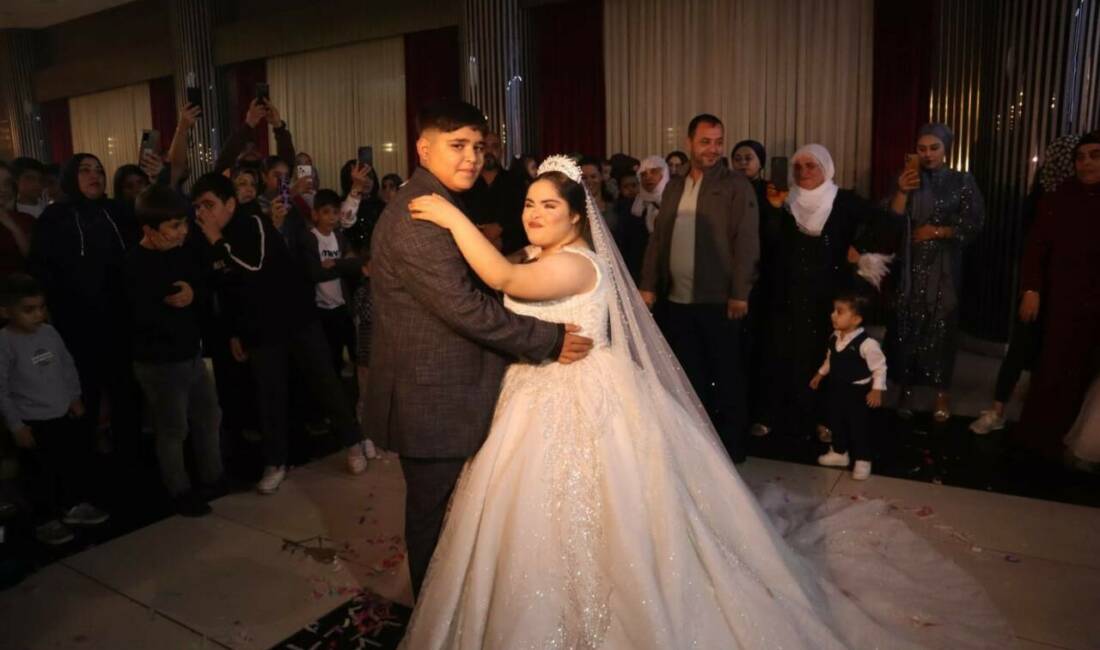 Babası vasiyet etti, down sendromlu gencin gelinlik hayali gerçek oldu Diyarbakır’da yaşayan 18 yaşındaki down sendromlu gencin düğün yapma ve