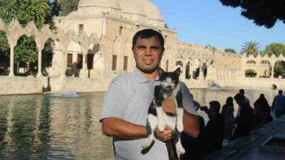 Şanlıurfa’nın simge noktalarından Balıklıgöl’de, yürekleri ısıtan bir kurtarma hikayesi yaşandı.