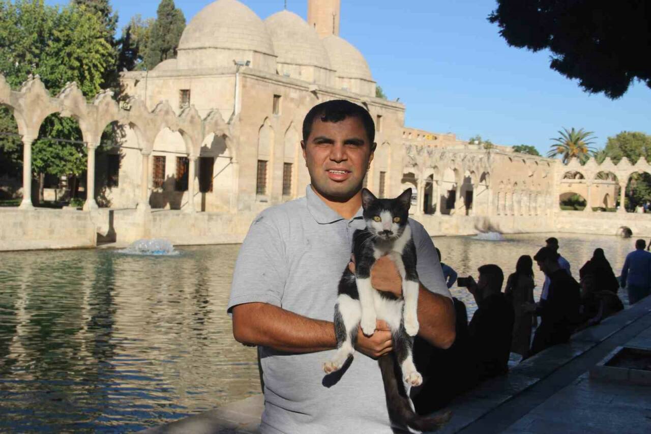 Şanlıurfa’nın simge noktalarından Balıklıgöl’de, yürekleri ısıtan bir kurtarma hikayesi yaşandı.
