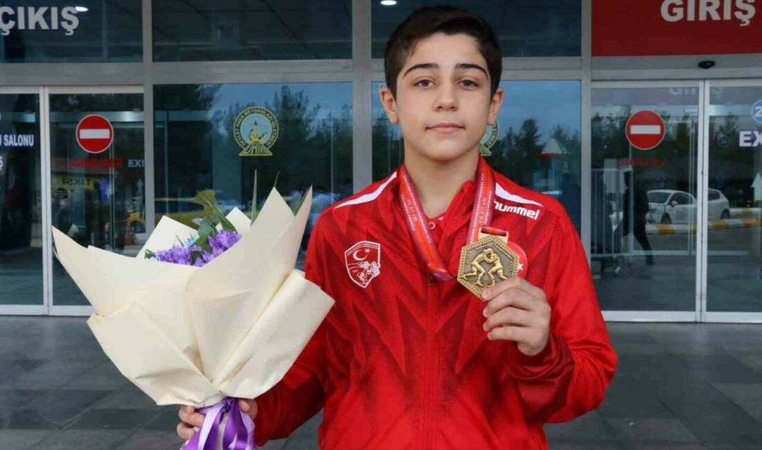 Şanlıurfalı Mehmet Esat Dedeoğlu, Romanya'da düzenlenen U15 Grekoromen Balkan Güreş