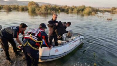 Batman’da baraj kapaklarının açılması sonucu Samanyolu köyü yakınlarında piknik yapan
