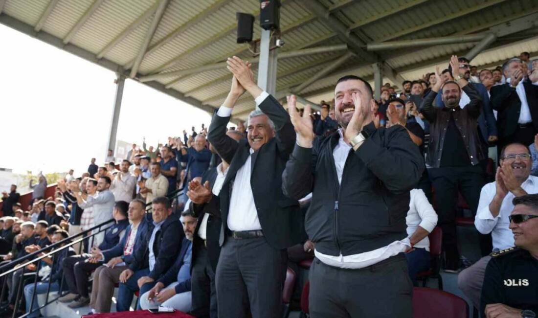 Başkan Hallaç’tan Kahta Spor02’ye destek çağrısı Kahta Spor02-Kasımpaşa Spor karşılaşması öncesi Kahta Belediye Başkanı Mehmet Can