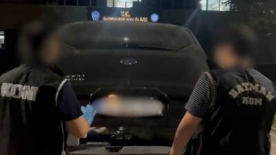 Batman'da kaçakçılık faaliyetlerini önlemeye yönelik yapılan çalışmada durdurulan bir araçta