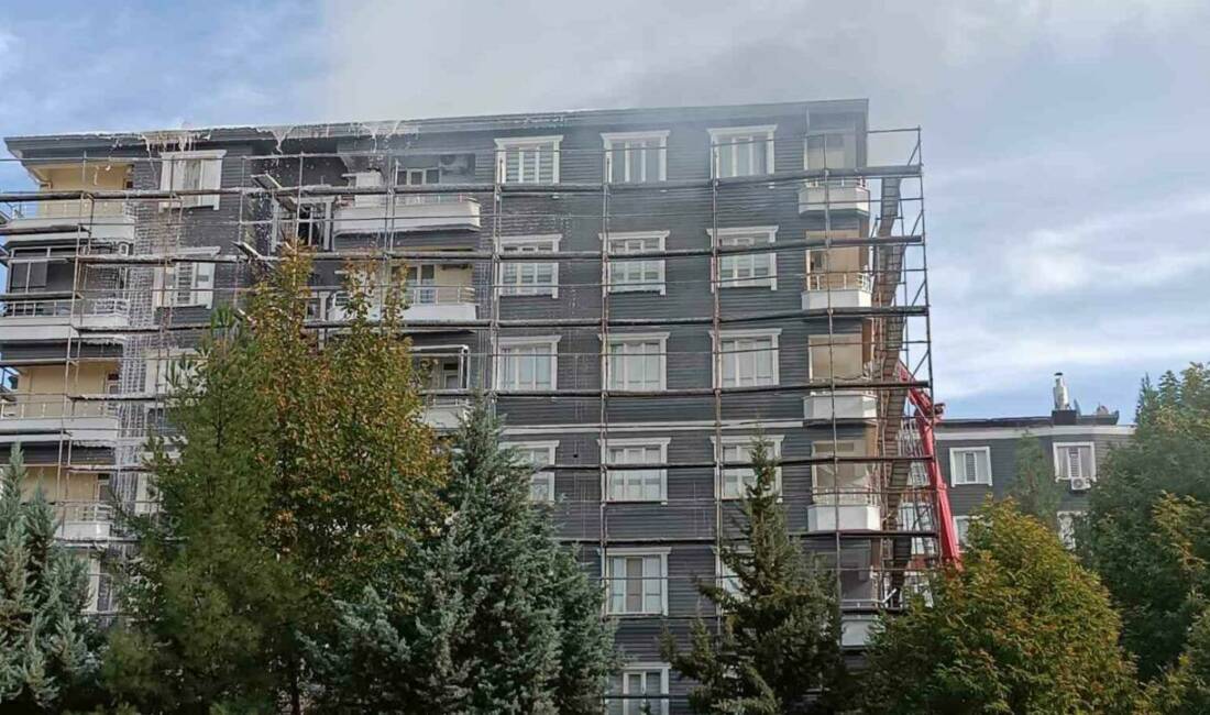 Belde Mahallesi'nde 6 katlı bir binanın çatı katında yapılan membran