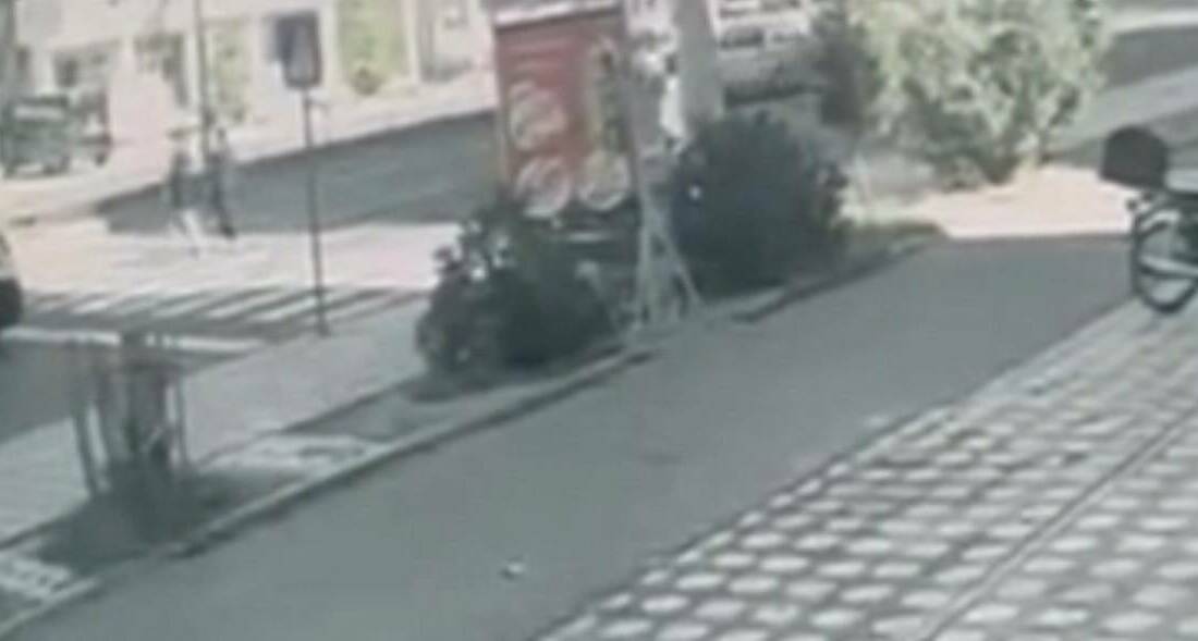 Batman'da cipin yaya geçidinden geçerken 2 kişiye çarptığı kaza anı