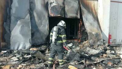 Batman’da bir dondurma fabrikasında kaynak sırasında sıçrayan kıvılcımlar yangına neden