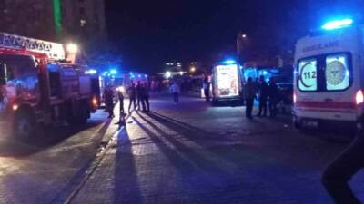 Batman'da bir evde çıkan yangında mahsur kalan ve itfaiye ekiplerince