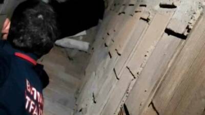 Batman’da bir binanın havalandırma boşluğuna düşen kedi, itfaiye ekiplerinin müdahalesi