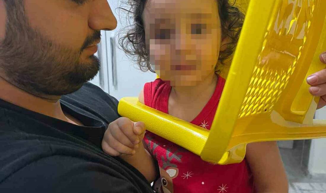 Batman’da evinde oyun oynarken kafası plastik sandalyeye sıkışan küçük çocuk,