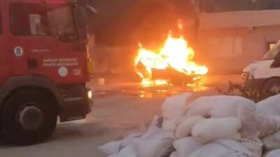 Batman'da park halindeki bir otomobil aniden alev aldı. Yangın, itfaiye