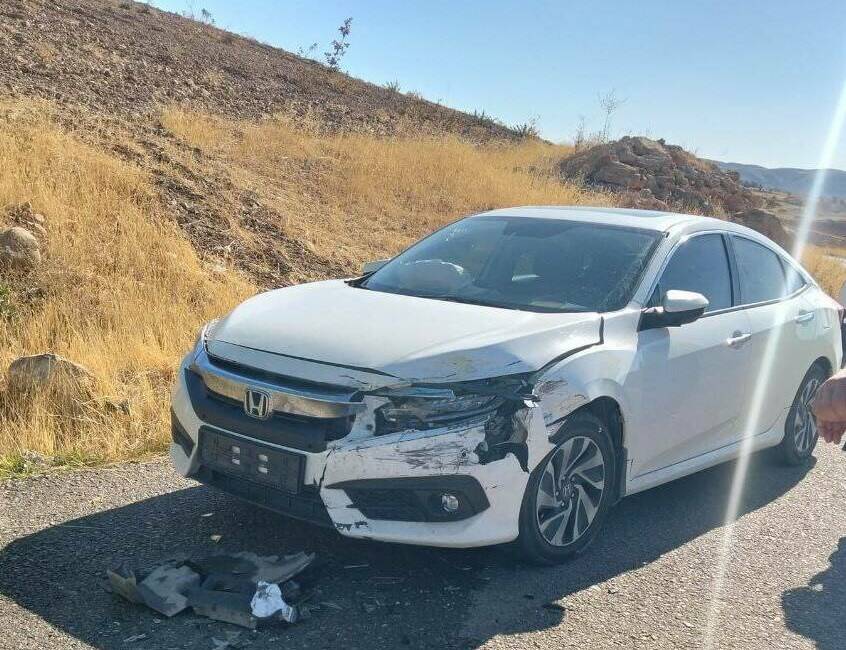 Batman’da pikap ile otomobil kafa kafaya çarpıştı Batman'ın Gercüş ilçesinde bir pikap ile otomobilin çarpıştığı kazada 1