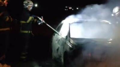 Batman'da seyir halindeki bir otomobil motor kısmından dumanlar yükselerek alev