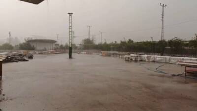 Batman’ın Sason ilçesinde yaşanan şiddetli yağışlar cadde ve sokaklarda taşkınlara