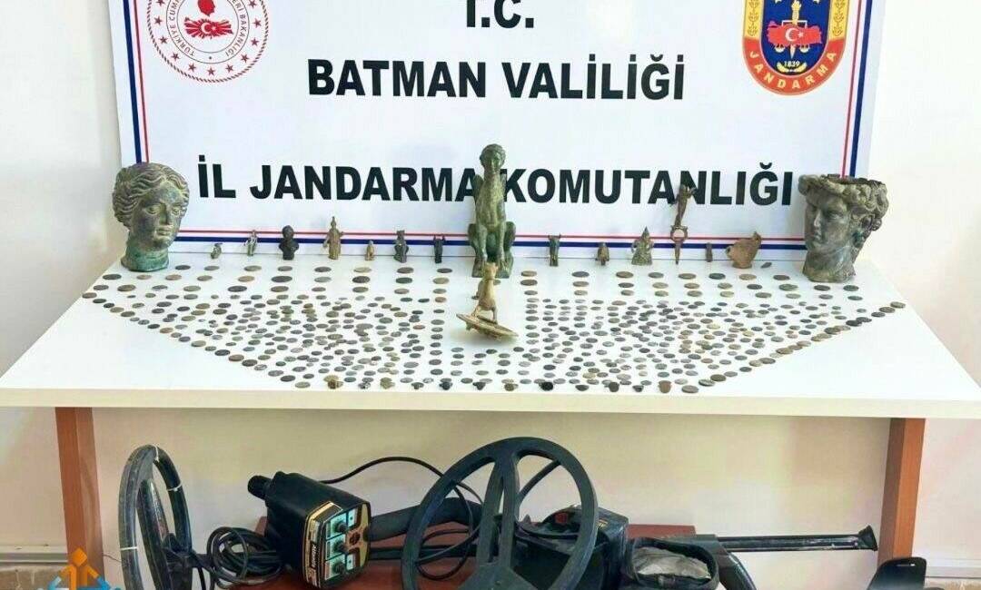 Batman’da tarihi eser operasyonu: 1 gözaltı Batman İl Jandarma Komutanlığı ekipleri tarafından düzenlenen operasyonda, farklı dönemlere