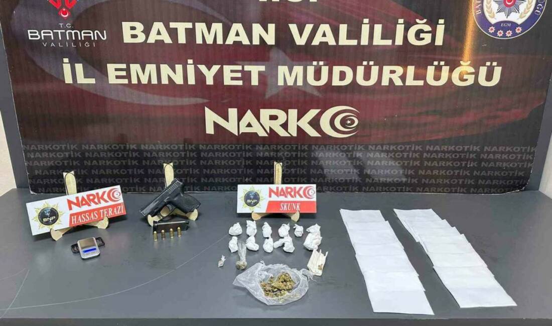 Batman'da torbacılık yöntemiyle uyuşturucu satan 2 kişi, düzenlenen operasyonla yakalandı.