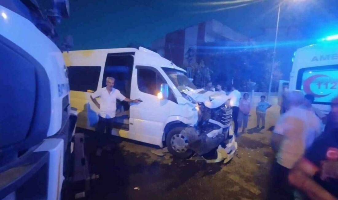 Batman'ın Petrolkent Mahallesi'nde meydana gelen trafik kazasında iki ticari aracın