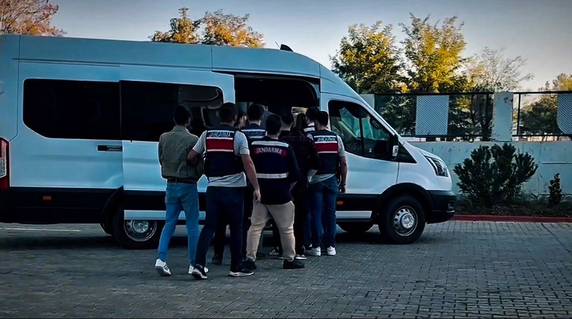 Batman’da düzenlenen yasa dışı bahis operasyonunda 4 kişi tutuklandı. Yetkililer,