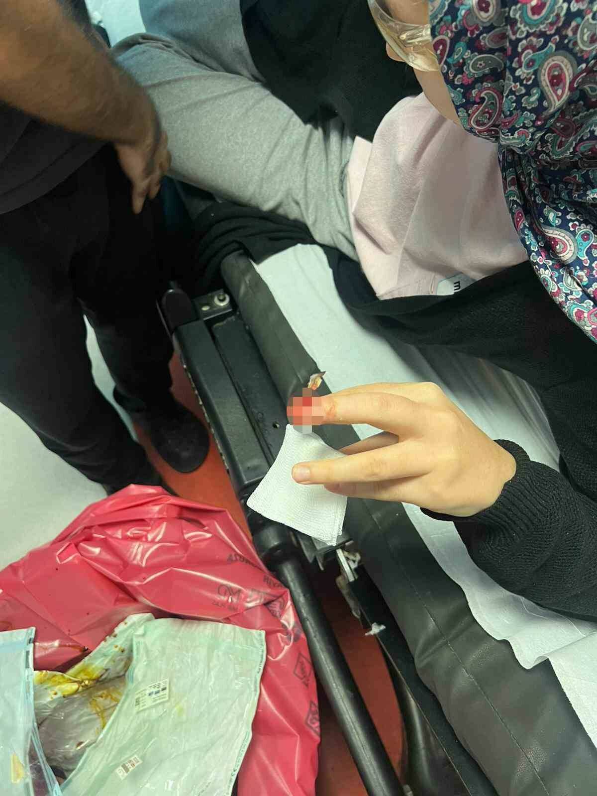 Batman'da yaşayan bir ev hanımı, yemek hazırlarken parmağını çalışan blendere