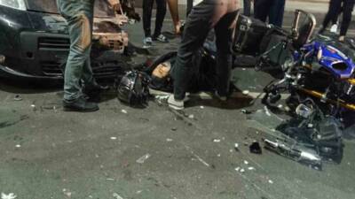 Batman'da Özgürlük Bulvarı'nda meydana gelen zincirleme kazada hafif ticari araç,